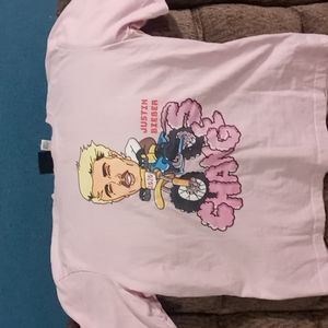 Justin Bieber Changes Shirt